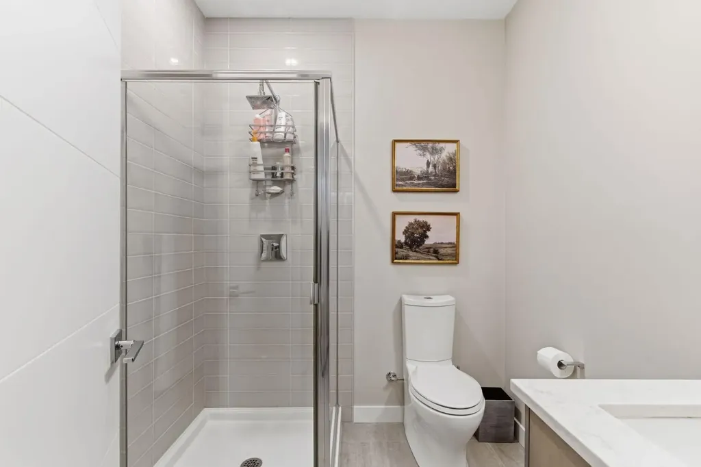 1707 33 Avenue SW Calgary AB T2T 1Y8