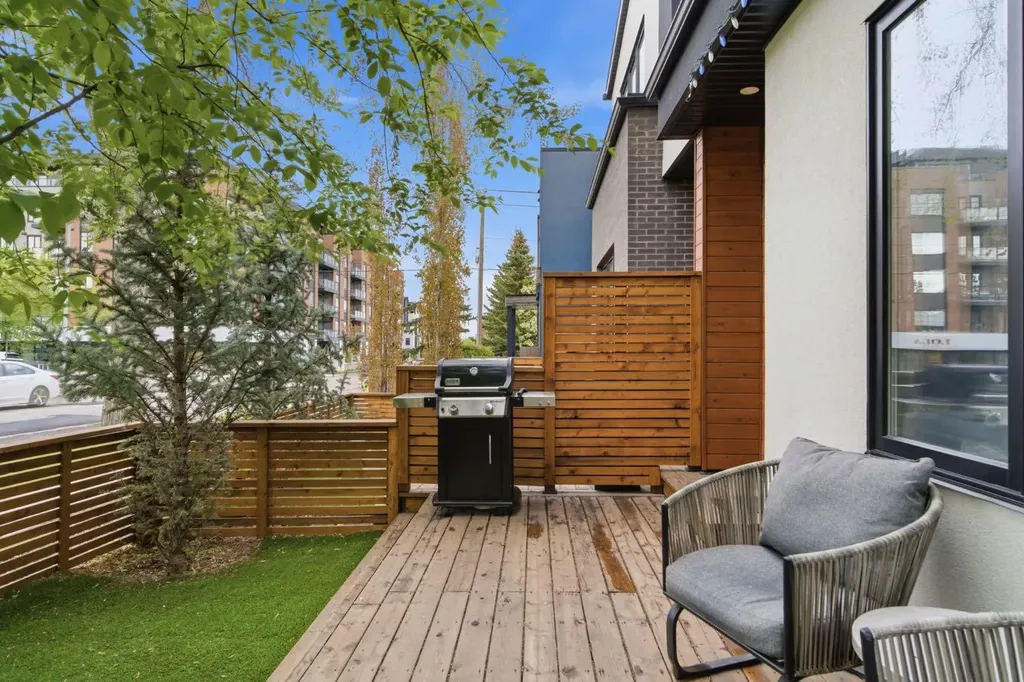 1707 33 Avenue SW Calgary AB T2T 1Y8