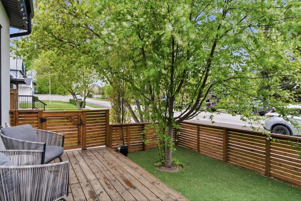 1707 33 Avenue SW Calgary AB T2T 1Y8