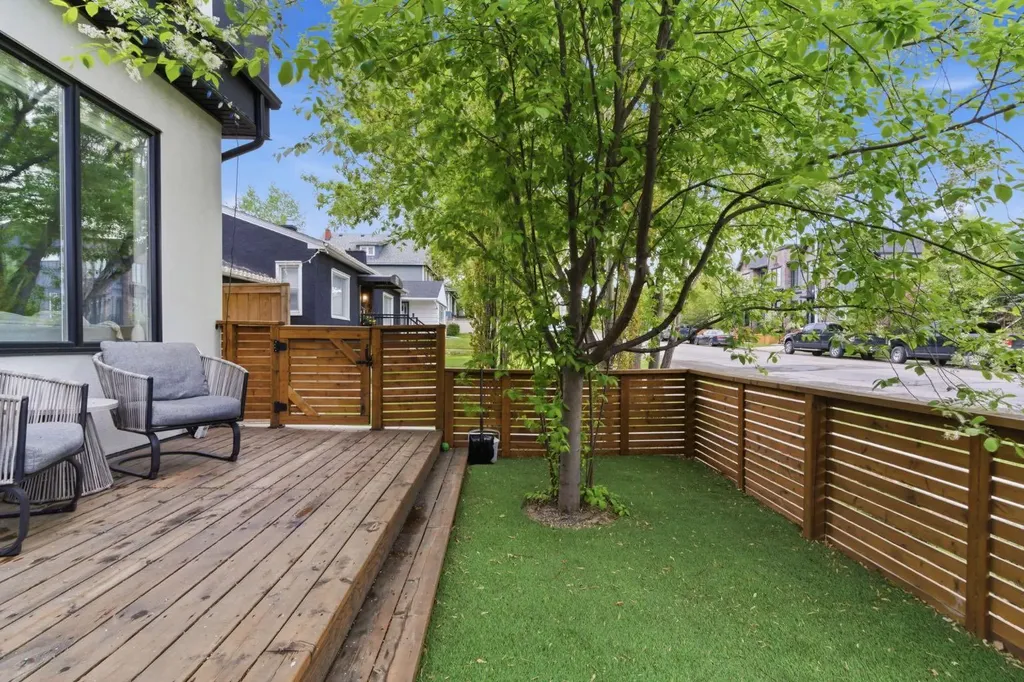 1707 33 Avenue SW Calgary AB T2T 1Y8