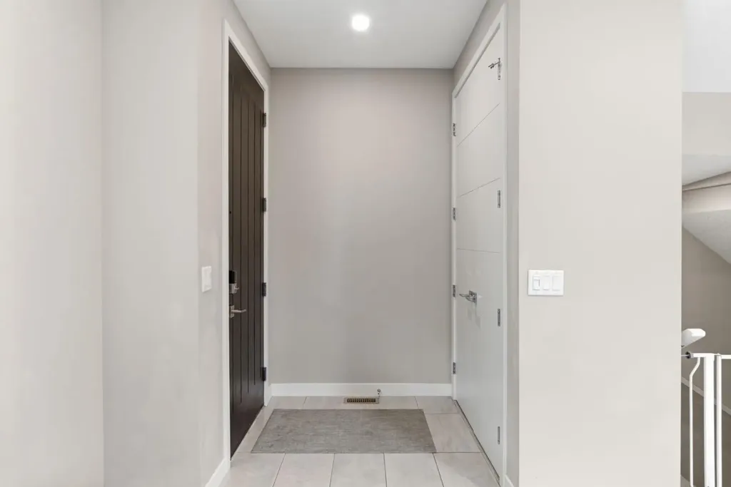 1707 33 Avenue SW Calgary AB T2T 1Y8