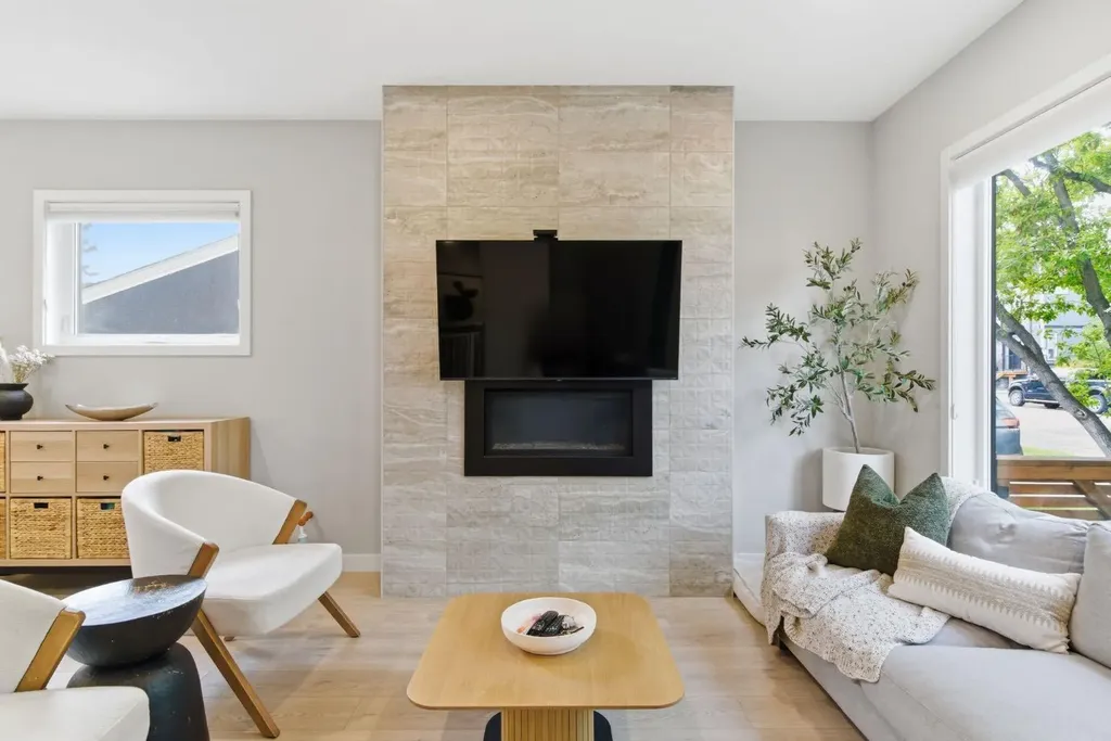 1707 33 Avenue SW Calgary AB T2T 1Y8