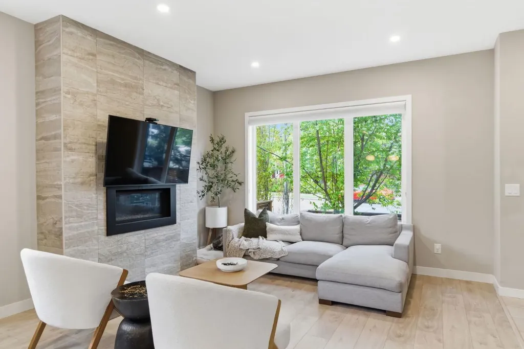 1707 33 Avenue SW Calgary AB T2T 1Y8