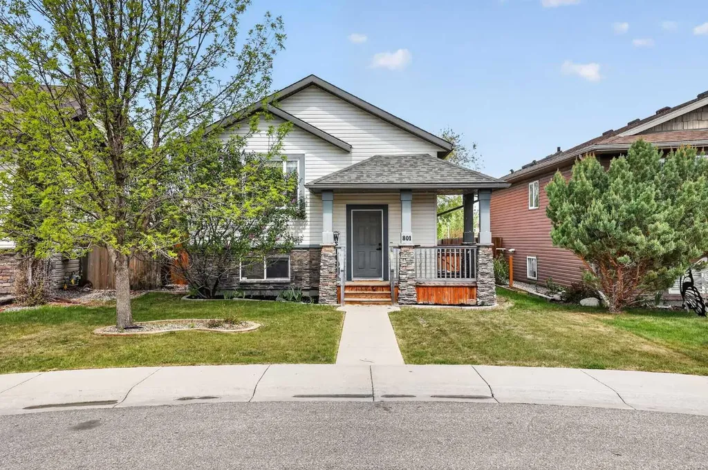 801 Mt Sundance Lane W Lethbridge AB T1J 0T0