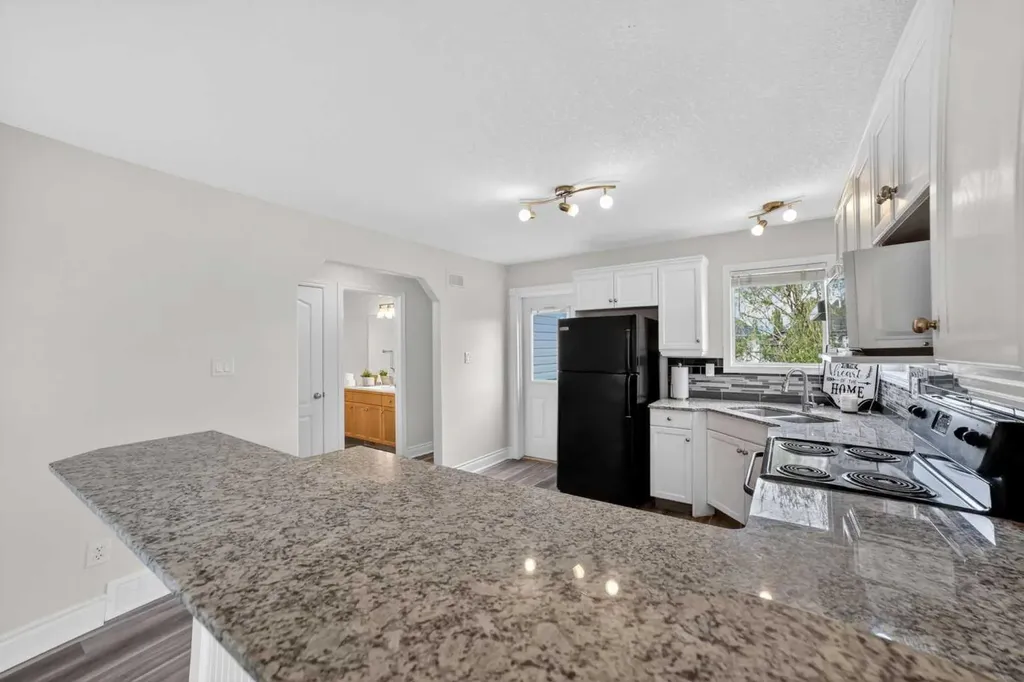 801 Mt Sundance Lane W Lethbridge AB T1J 0T0