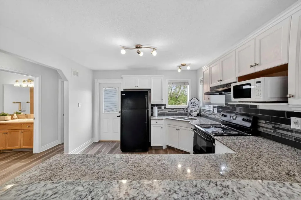 801 Mt Sundance Lane W Lethbridge AB T1J 0T0