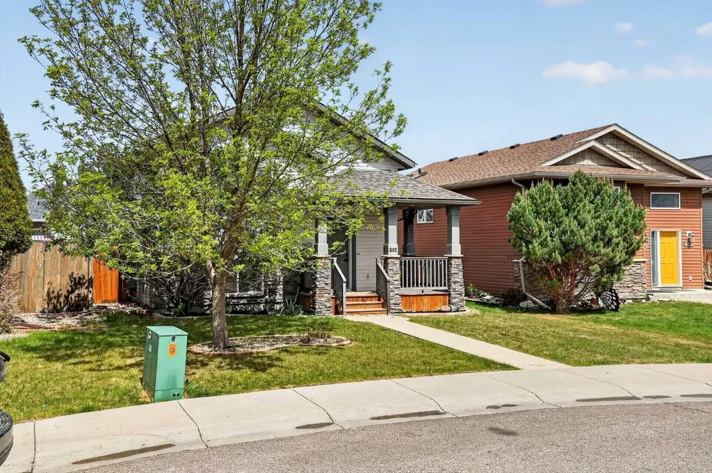 801 Mt Sundance Lane W Lethbridge AB T1J 0T0