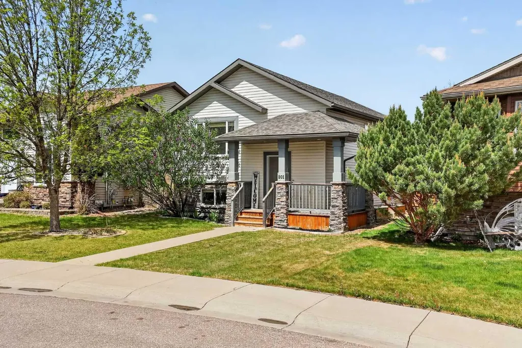 801 Mt Sundance Lane W Lethbridge AB T1J 0T0
