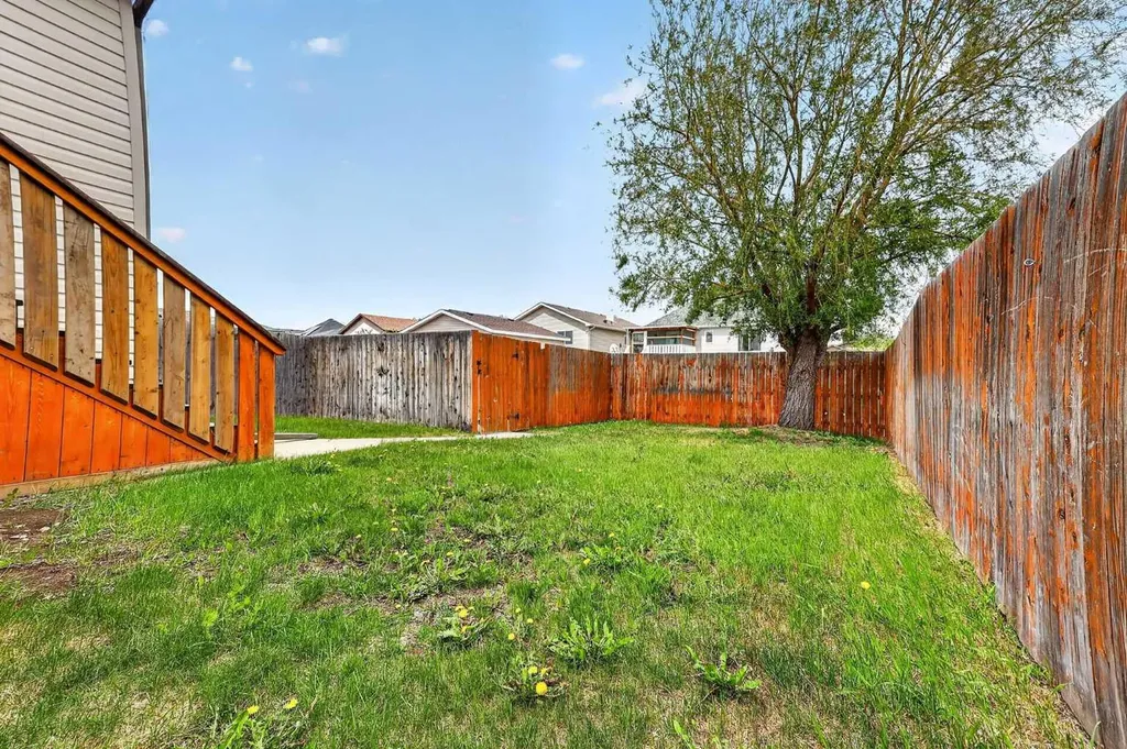 801 Mt Sundance Lane W Lethbridge AB T1J 0T0