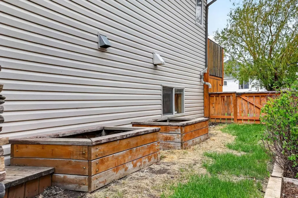 801 Mt Sundance Lane W Lethbridge AB T1J 0T0