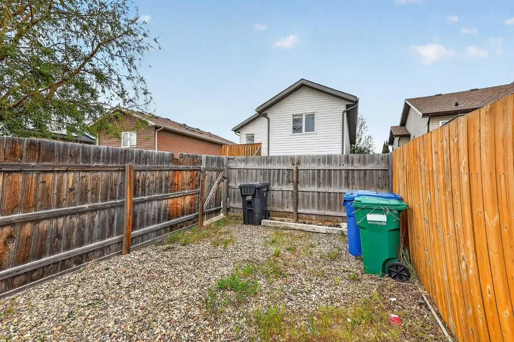 801 Mt Sundance Lane W Lethbridge AB T1J 0T0