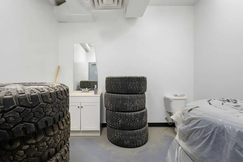 7948 51 Street SE Calgary AB T2C 4R2