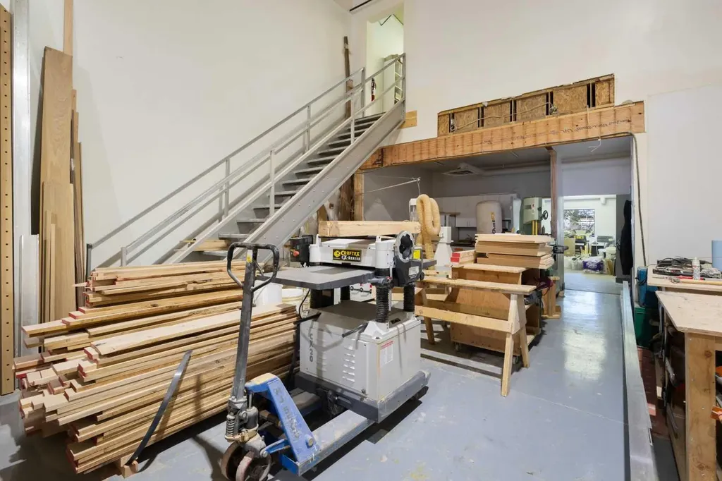 7948 51 Street SE Calgary AB T2C 4R2