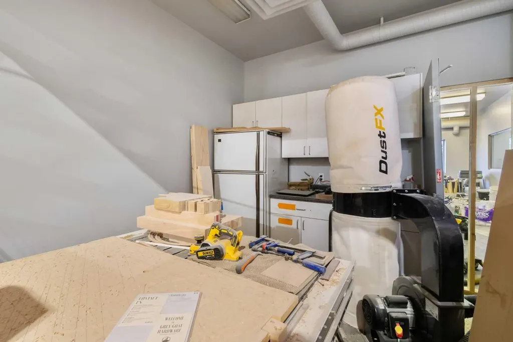 7948 51 Street SE Calgary AB T2C 4R2