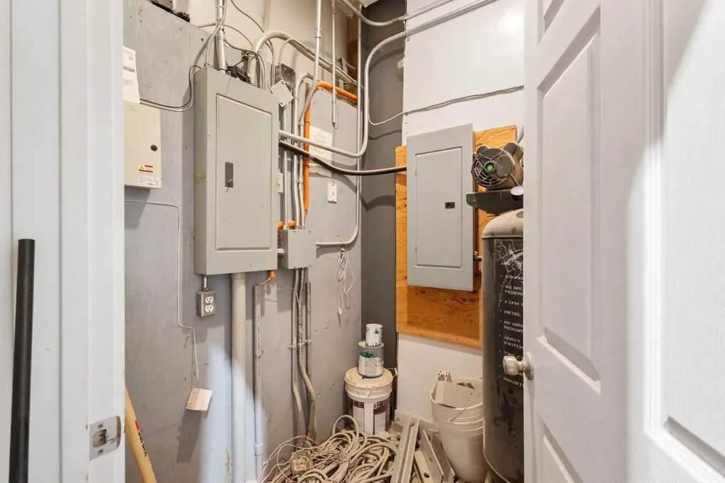 7948 51 Street SE Calgary AB T2C 4R2