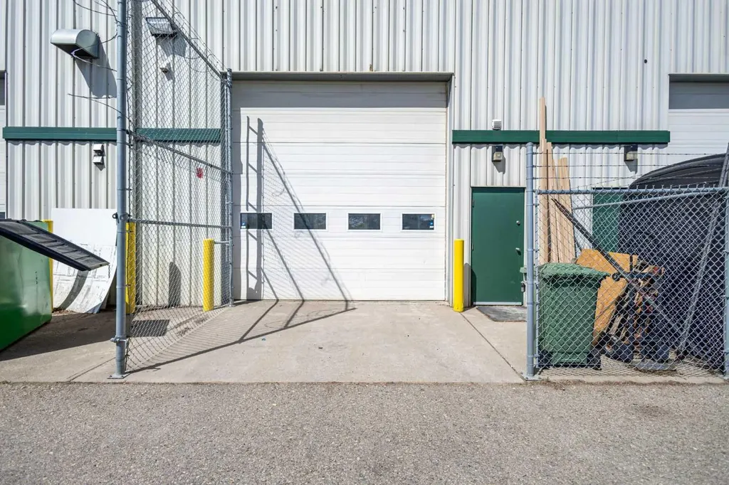 7948 51 Street SE Calgary AB T2C 4R2