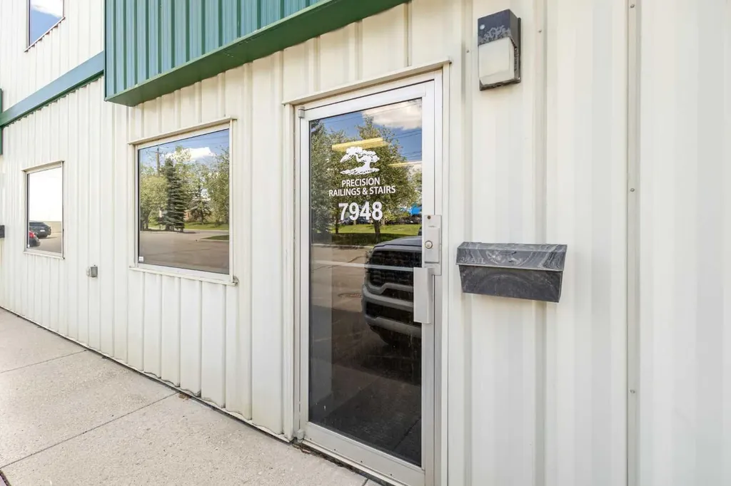 7948 51 Street SE Calgary AB T2C 4R2