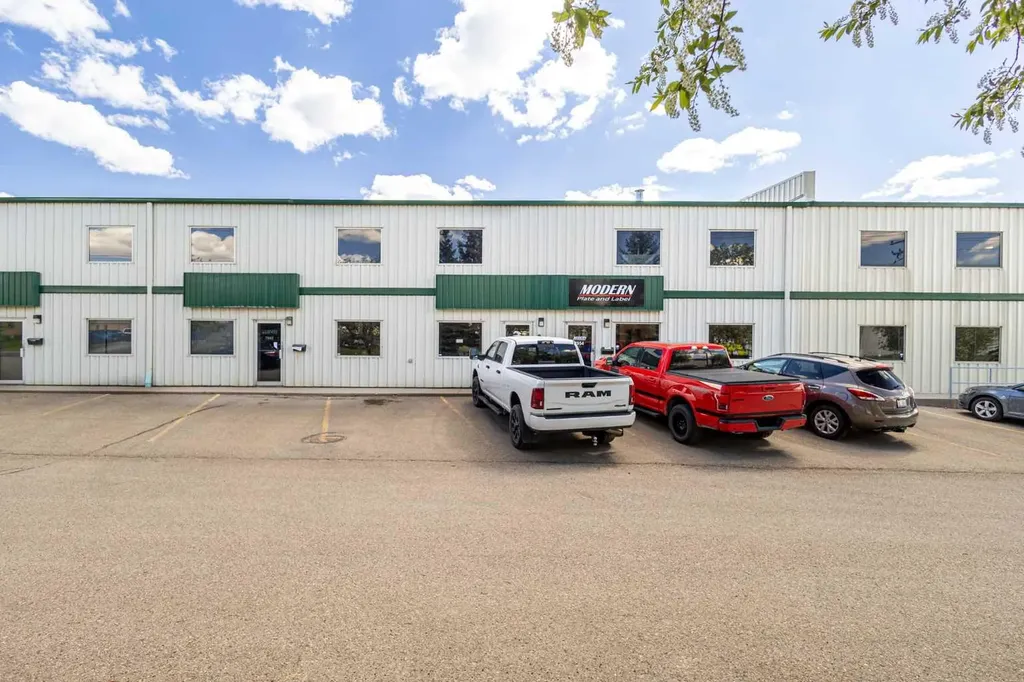 7948 51 Street SE Calgary AB T2C 4R2