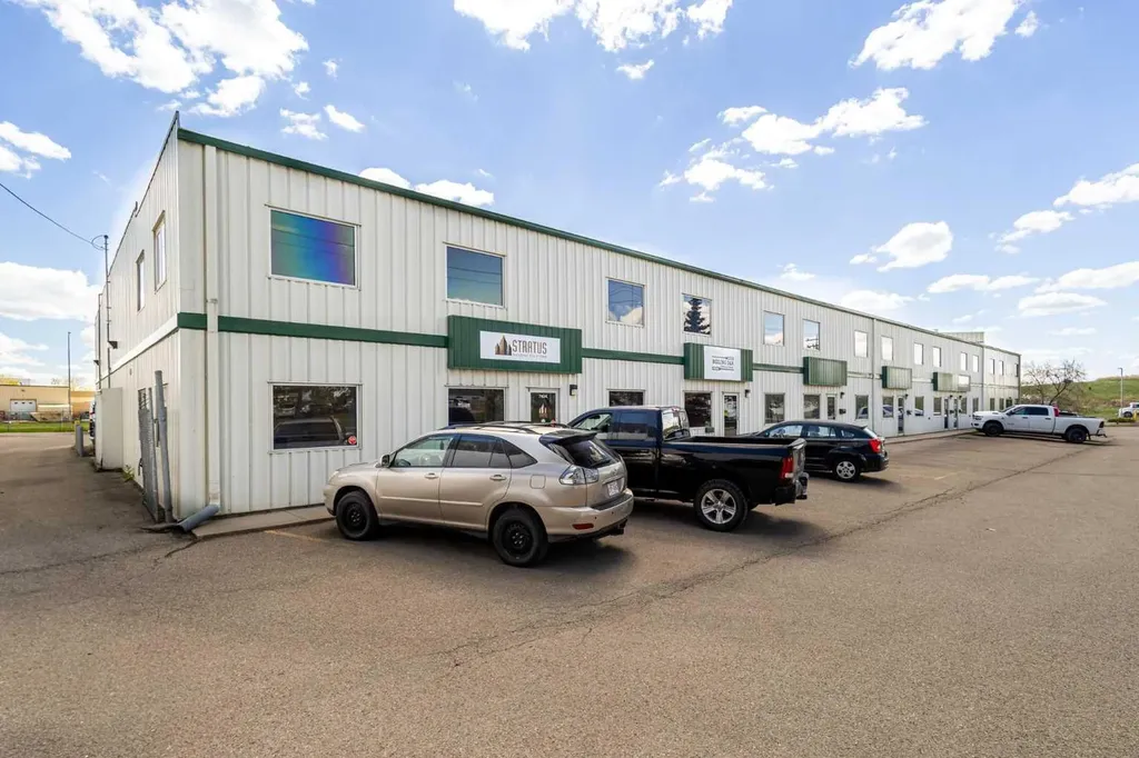 7948 51 Street SE Calgary AB T2C 4R2