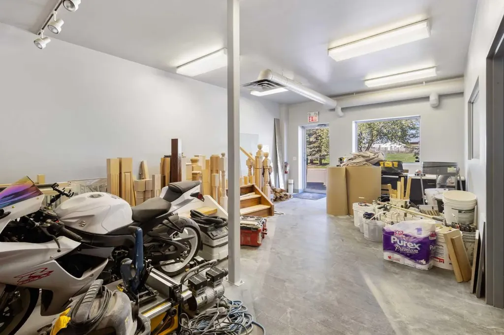 7948 51 Street SE Calgary AB T2C 4R2