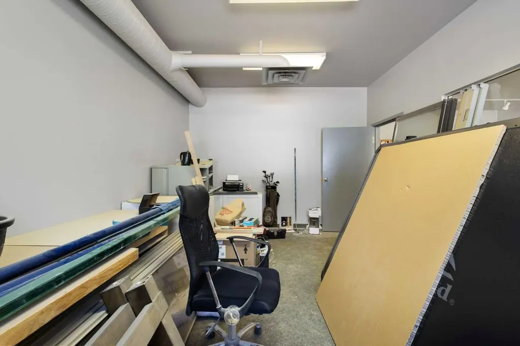 7948 51 Street SE Calgary AB T2C 4R2