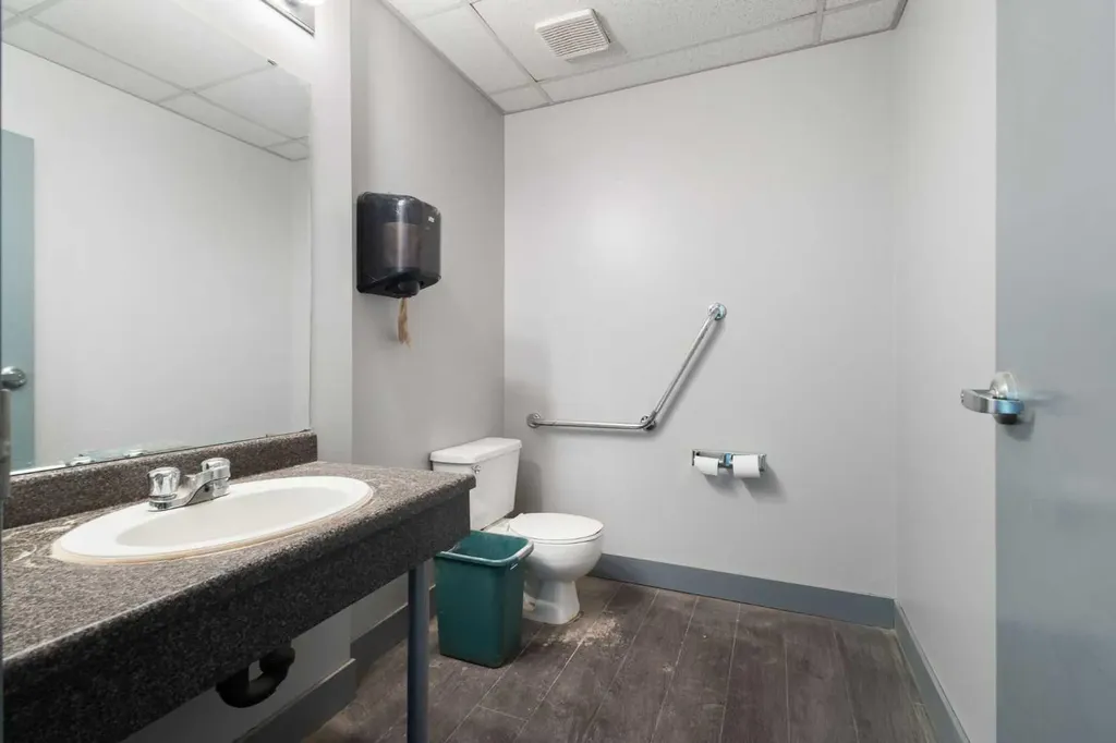 7948 51 Street SE Calgary AB T2C 4R2
