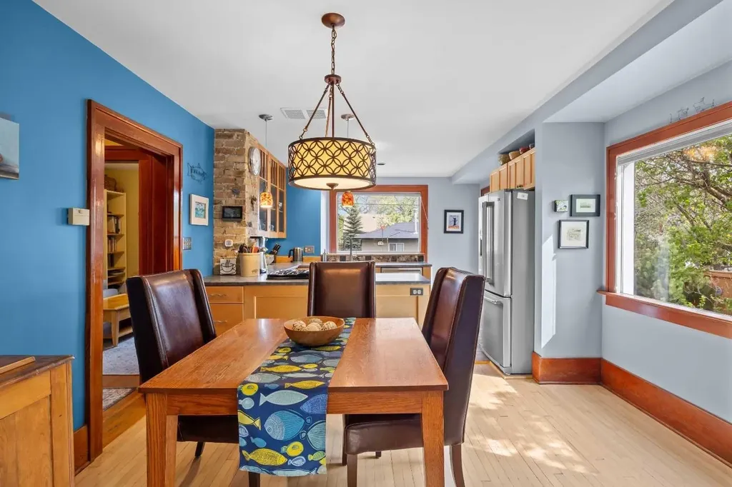 236 10 Avenue NE Calgary AB T2E 0W9