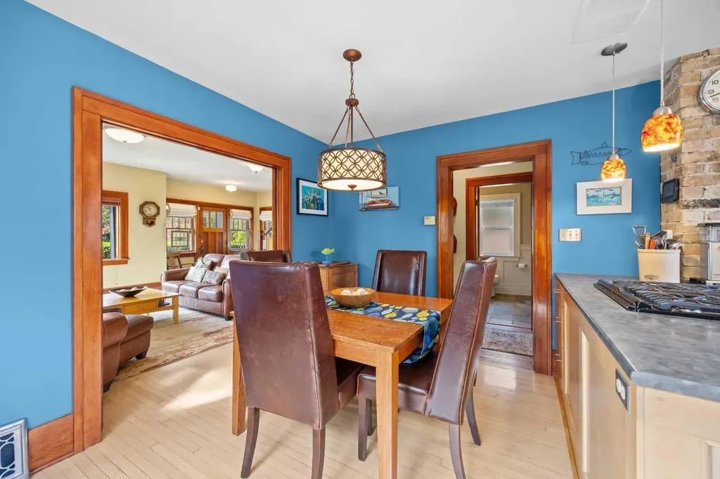 236 10 Avenue NE Calgary AB T2E 0W9