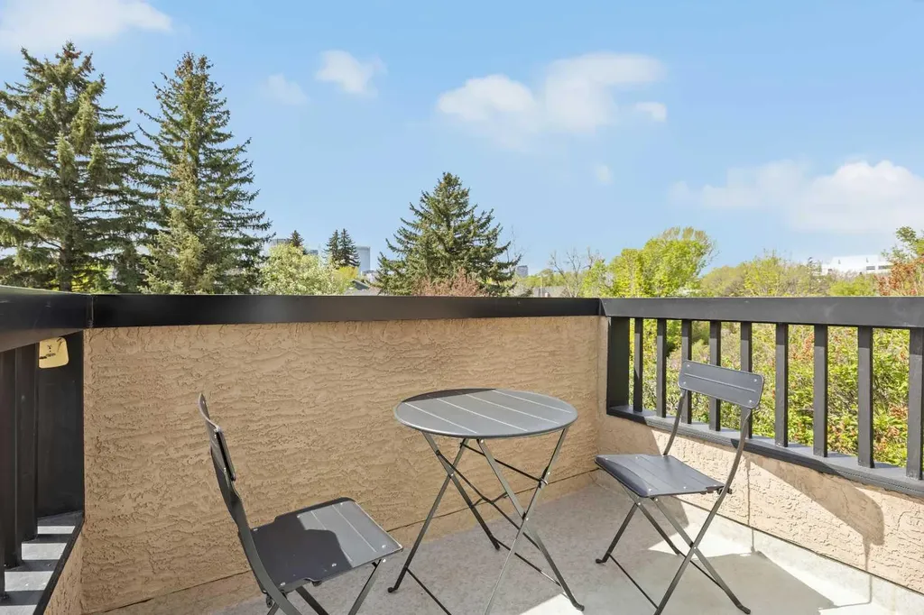 236 10 Avenue NE Calgary AB T2E 0W9
