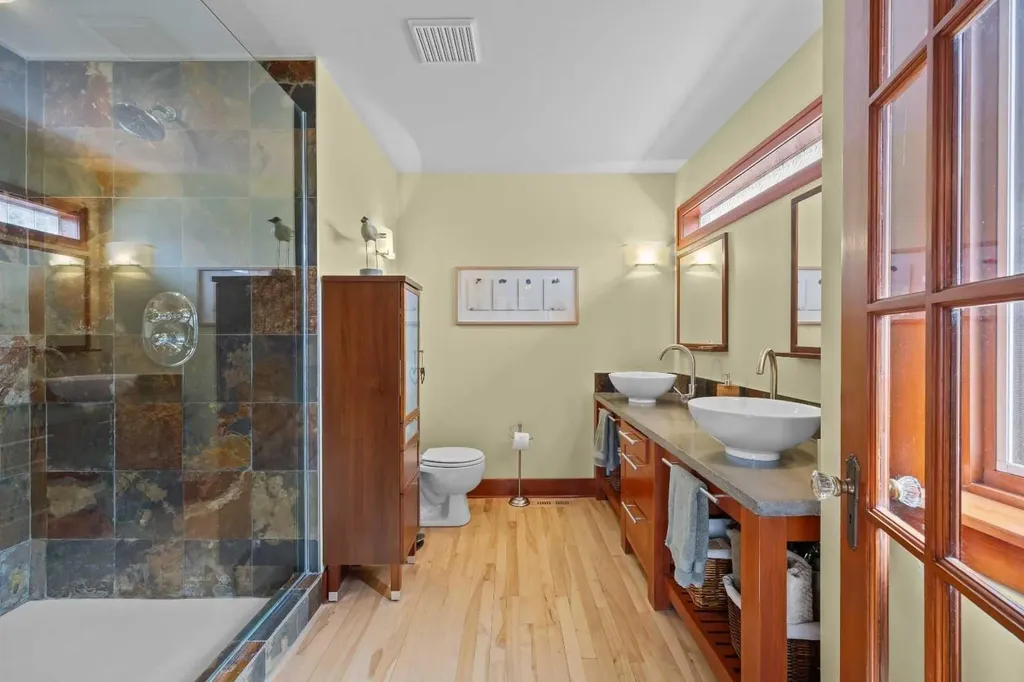 236 10 Avenue NE Calgary AB T2E 0W9