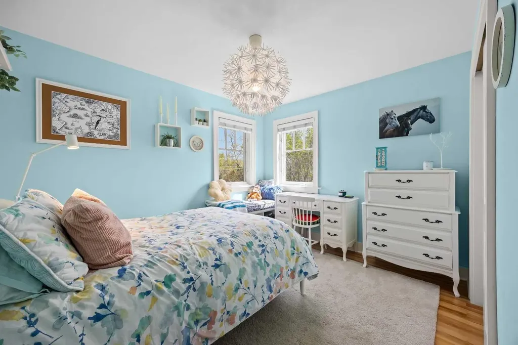 236 10 Avenue NE Calgary AB T2E 0W9