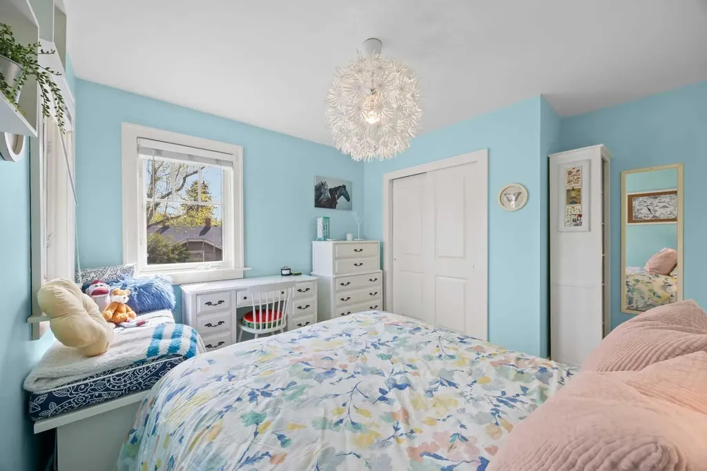 236 10 Avenue NE Calgary AB T2E 0W9