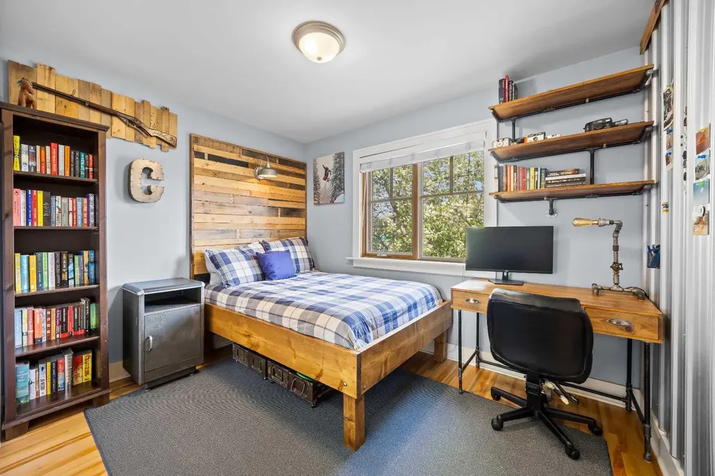 236 10 Avenue NE Calgary AB T2E 0W9
