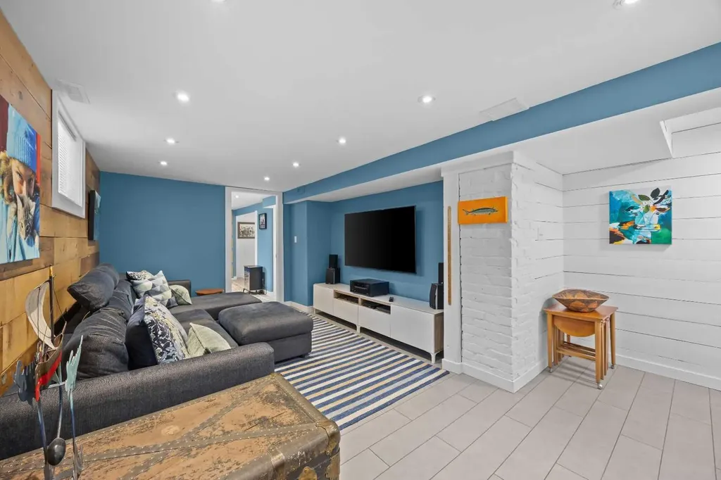 236 10 Avenue NE Calgary AB T2E 0W9