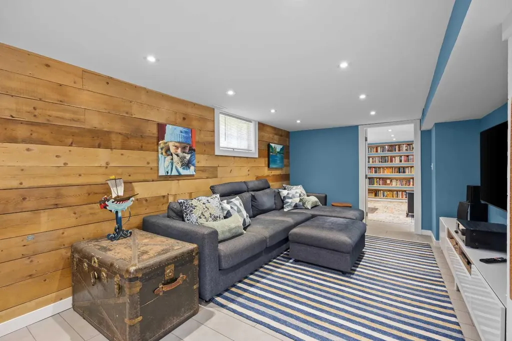236 10 Avenue NE Calgary AB T2E 0W9