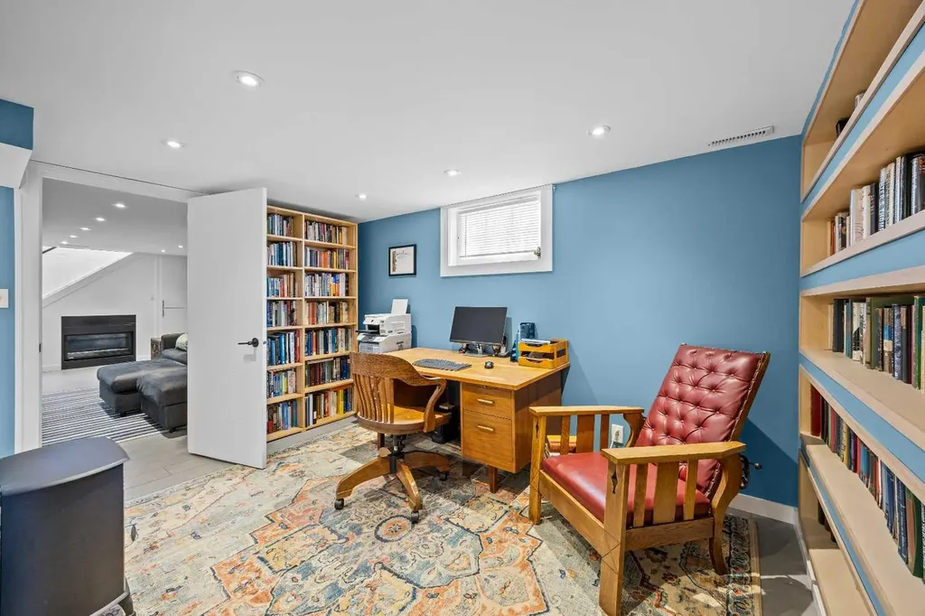 236 10 Avenue NE Calgary AB T2E 0W9