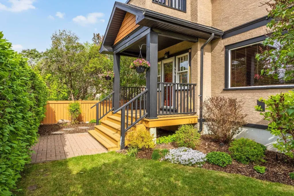 236 10 Avenue NE Calgary AB T2E 0W9