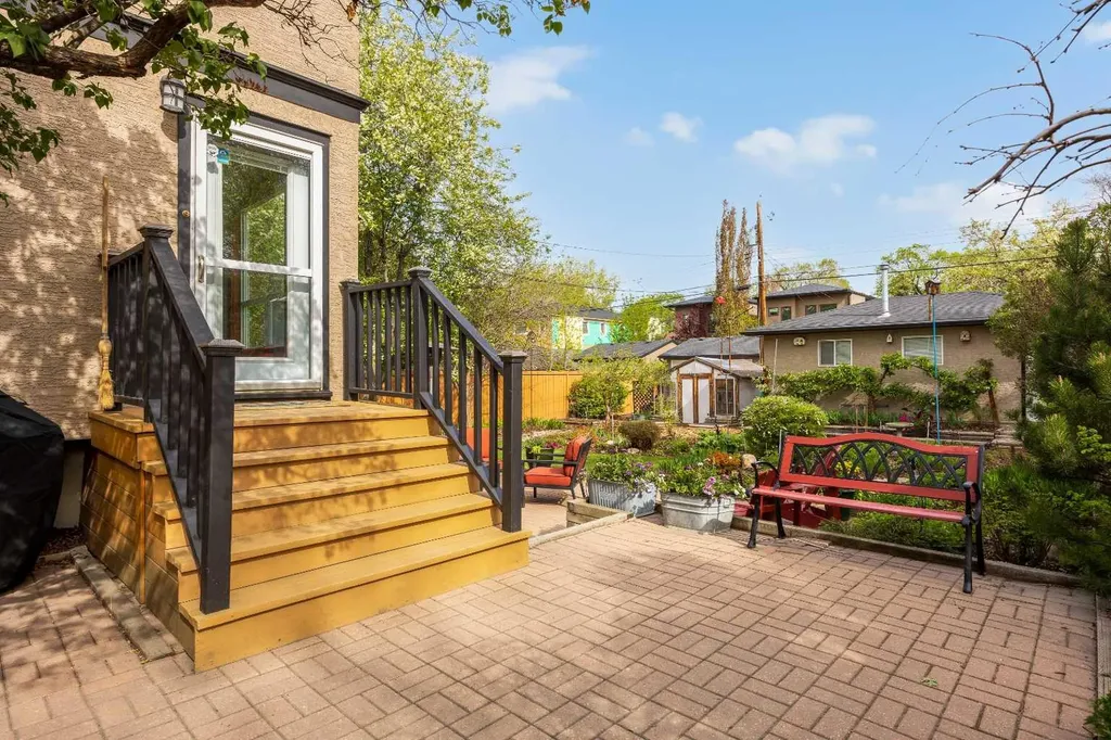 236 10 Avenue NE Calgary AB T2E 0W9
