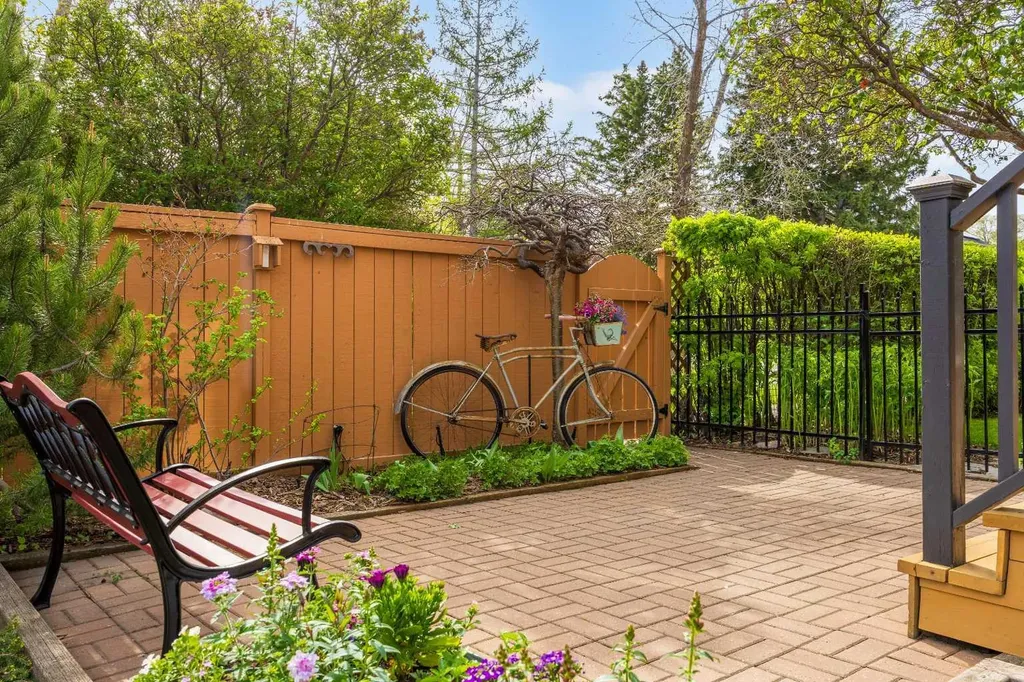 236 10 Avenue NE Calgary AB T2E 0W9