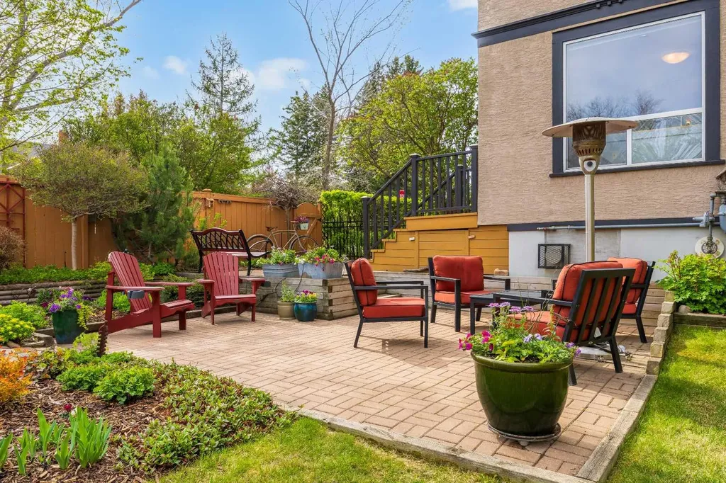 236 10 Avenue NE Calgary AB T2E 0W9