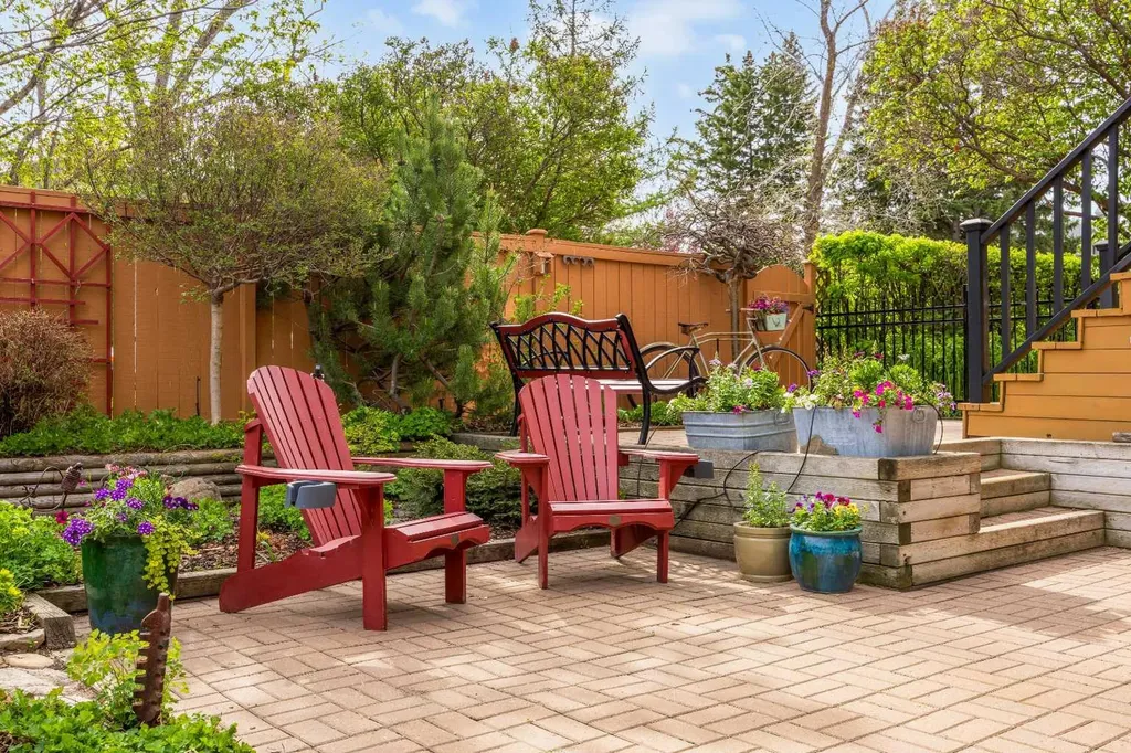 236 10 Avenue NE Calgary AB T2E 0W9