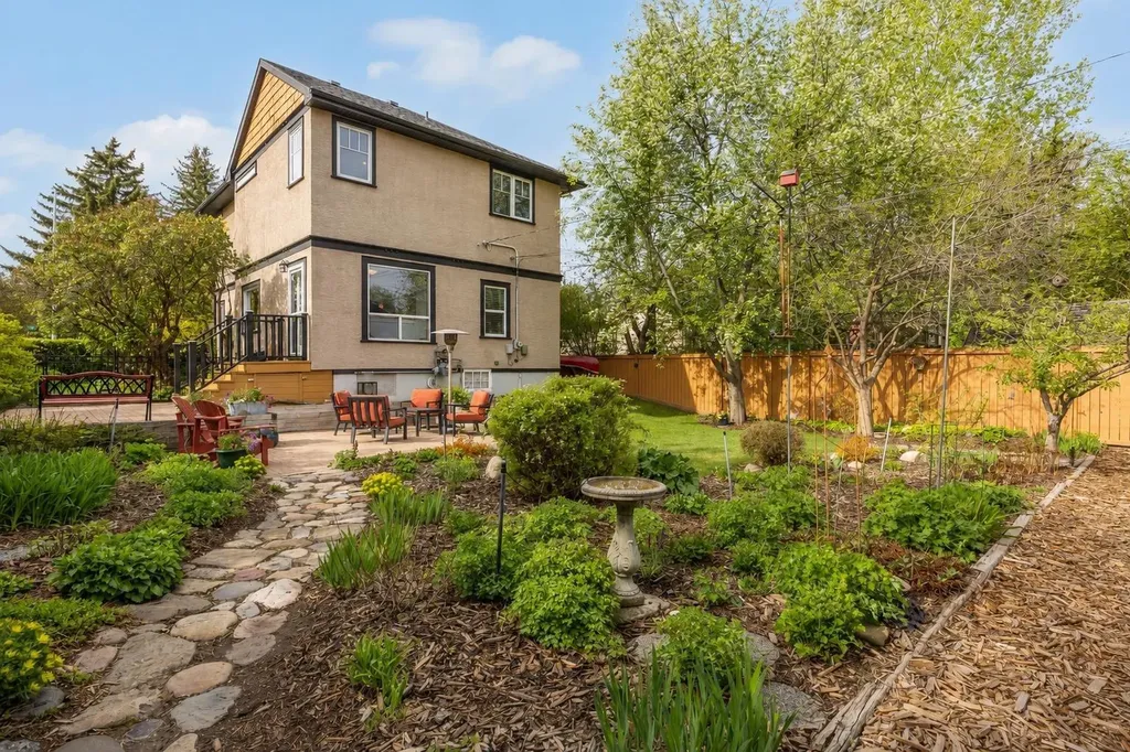 236 10 Avenue NE Calgary AB T2E 0W9