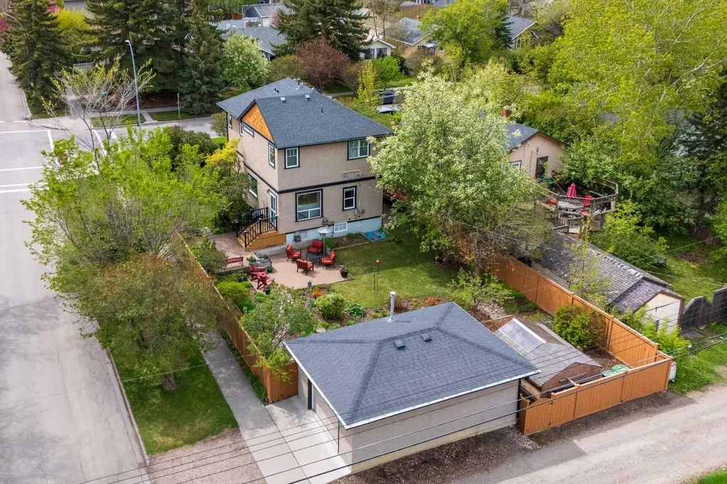 236 10 Avenue NE Calgary AB T2E 0W9