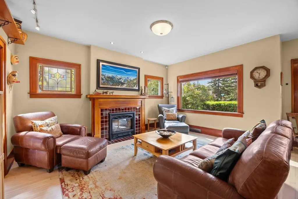 236 10 Avenue NE Calgary AB T2E 0W9