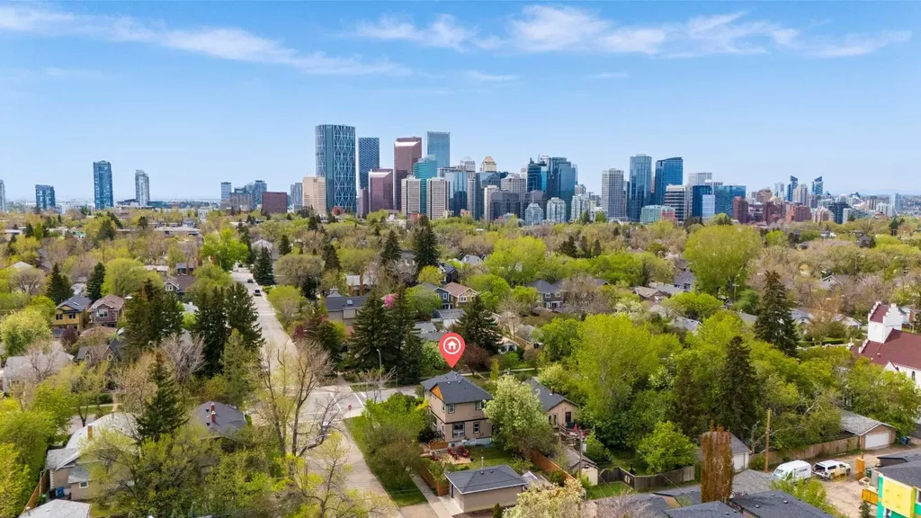 236 10 Avenue NE Calgary AB T2E 0W9