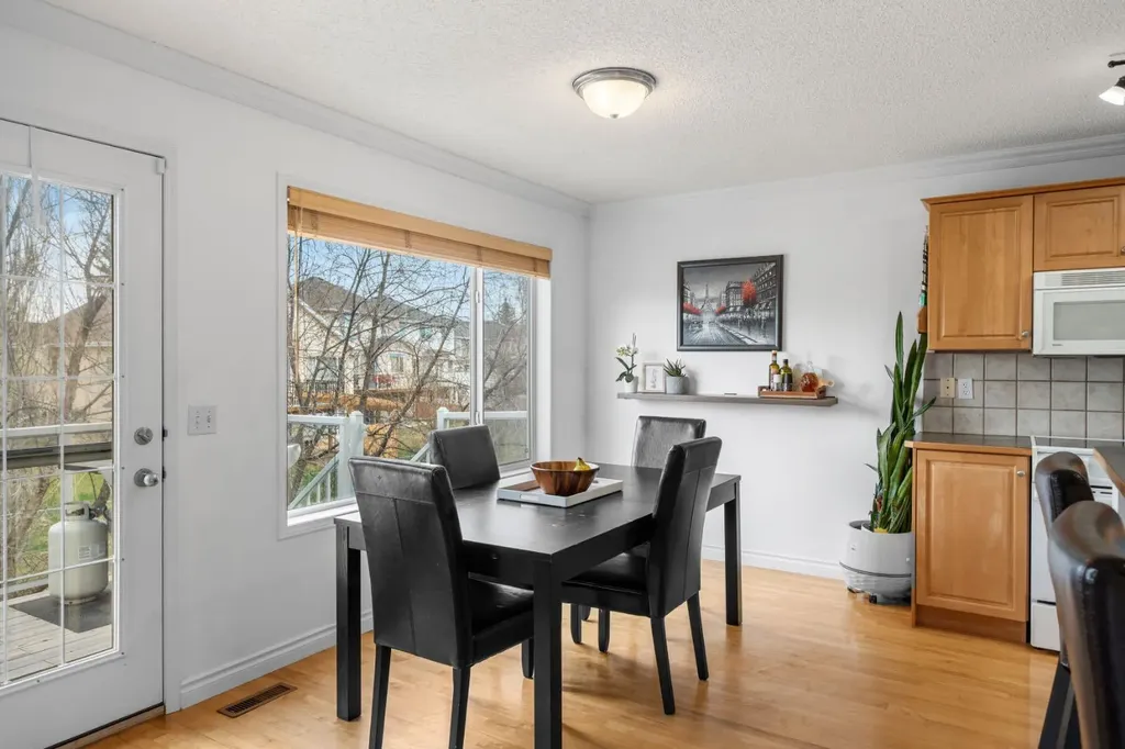 26 Somerset Crescent SW Calgary AB T2Y 3V7