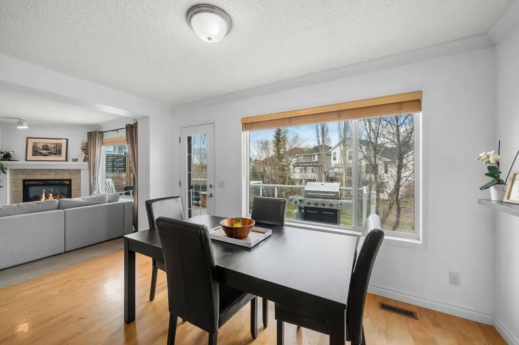 26 Somerset Crescent SW Calgary AB T2Y 3V7