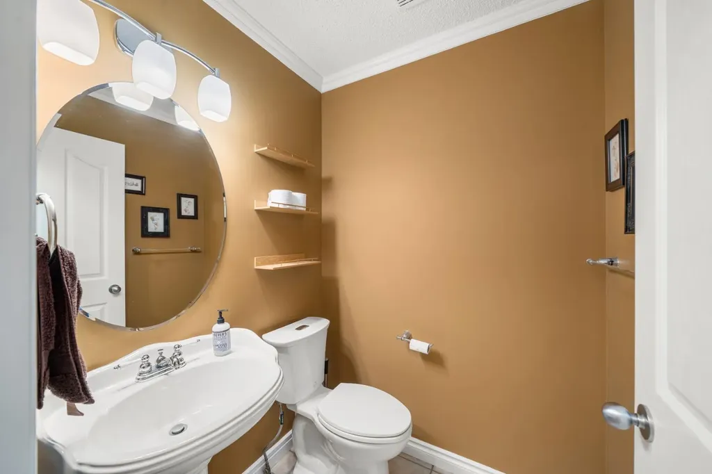 26 Somerset Crescent SW Calgary AB T2Y 3V7