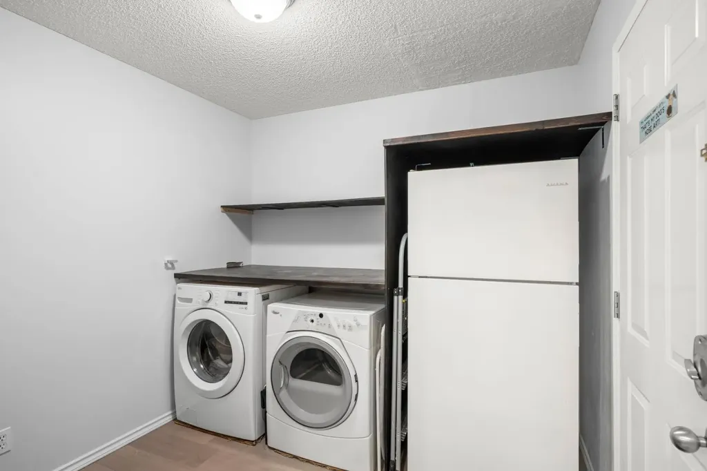 26 Somerset Crescent SW Calgary AB T2Y 3V7