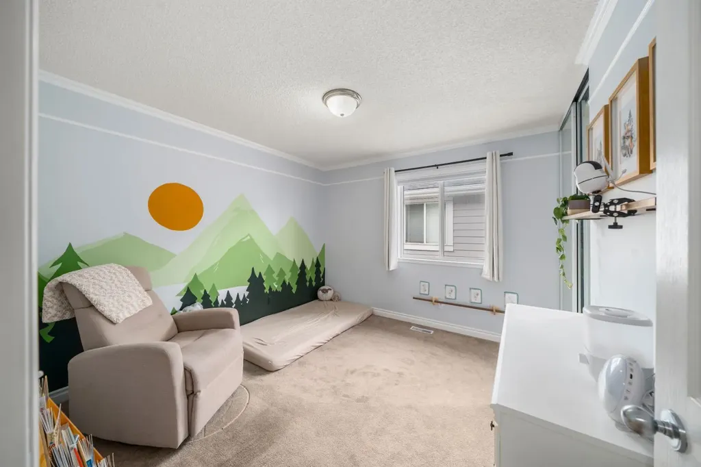 26 Somerset Crescent SW Calgary AB T2Y 3V7